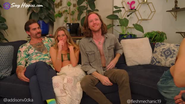 sexyhippies  29-05-2023 kiss Couples