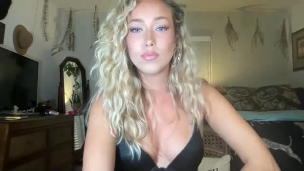 devina_white