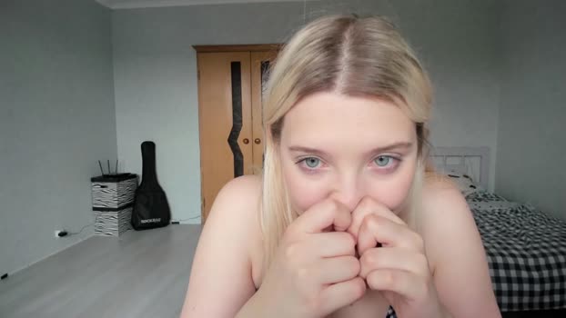 belle_ellie  08-07-2023 horny Females