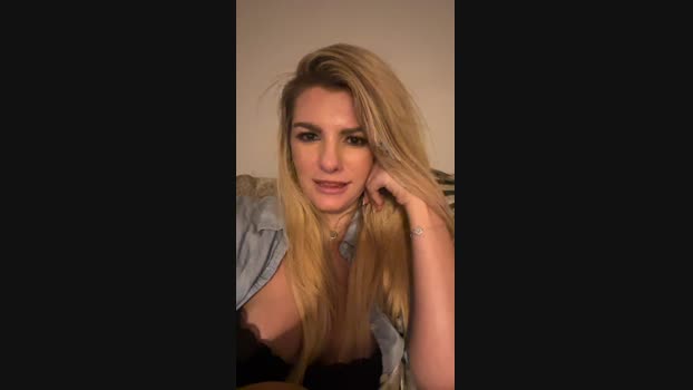 Luckypussy86  03-08-2023 kissing Females