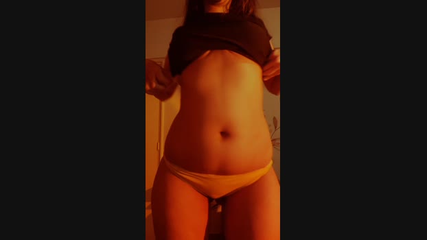 Aloneathome22  20-08-2023 Nude Females