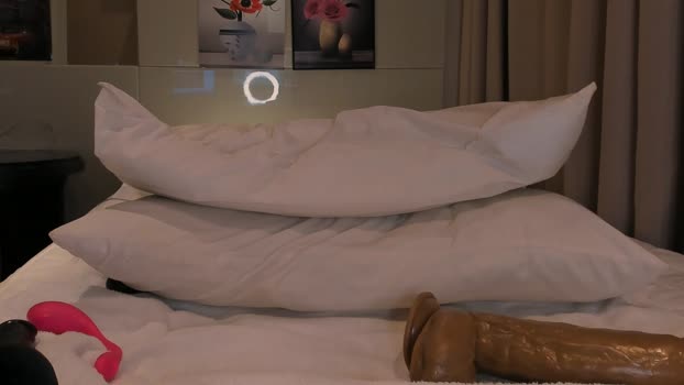 LucyNutyX  20-08-2023 striptease Females