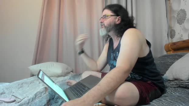 cheeseburgerjesus  26-08-2023 kissing Couples