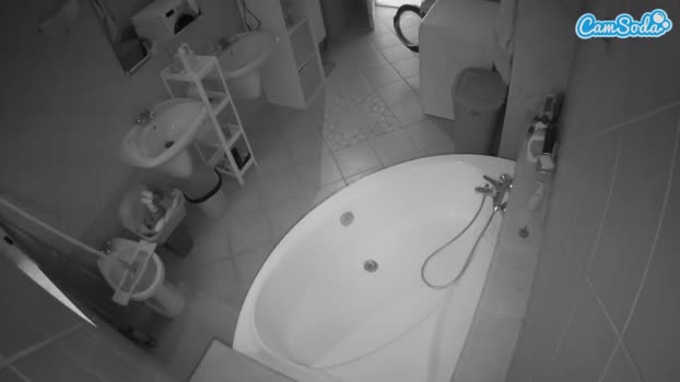 voyeurcam-julmodels-bath-1st-1