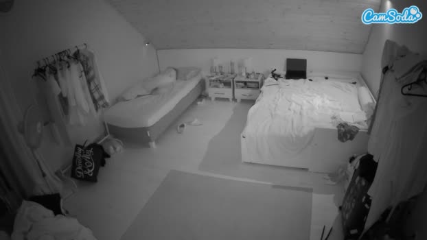 voyeurcam-julmodels-whitebed-1 CamSoda 16-10-2023 yummy Females