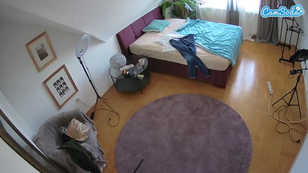 voyeurcam-julmodels-whitebed-4