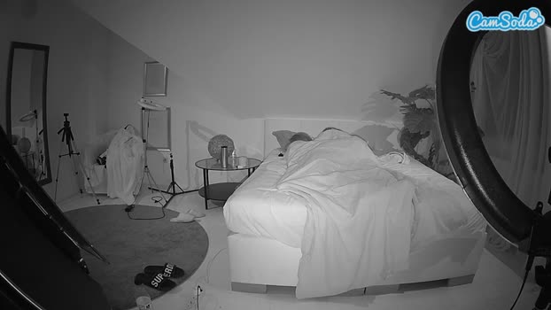 voyeurcam-julmodels-whitebed-6 CamSoda 16-10-2023 deep Females