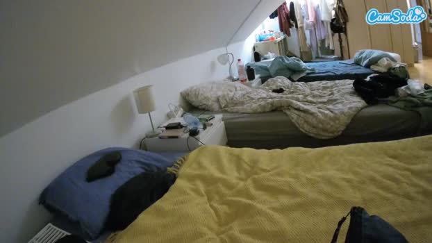 voyeurcam-julmodels-bed-4