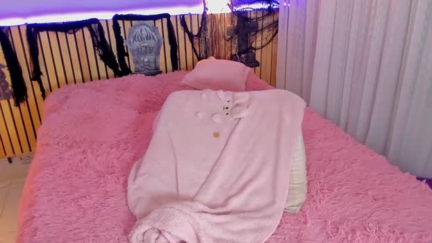 little_effy18  19-10-2023 Naked Females