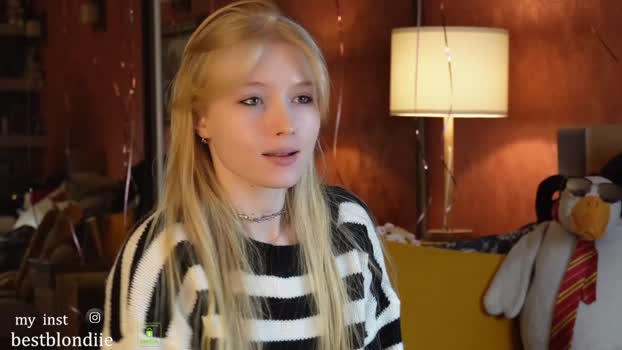 bestblondiiecb 21-02-2024 spank Females