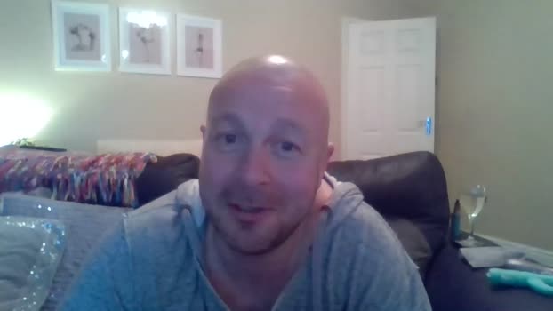 mikeyliz 19-04-2024 kissing Couples