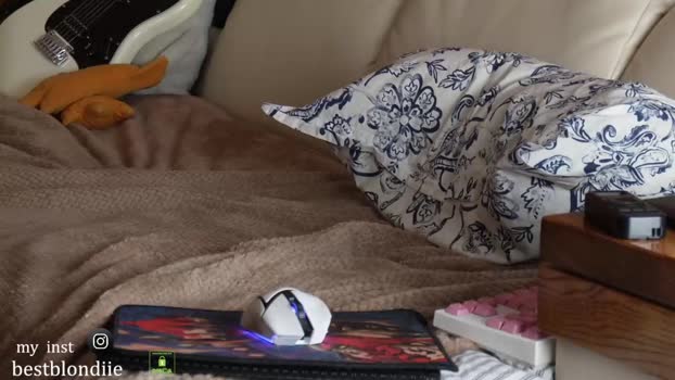 bestblondiiecb 03-06-2024 blowjob Females