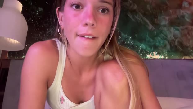 oliviahansleyy 20-08-2024 Topless Females