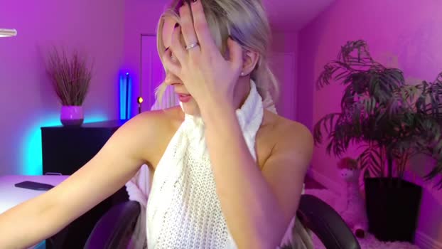oliviaowens 09-10-2024 beauty Female