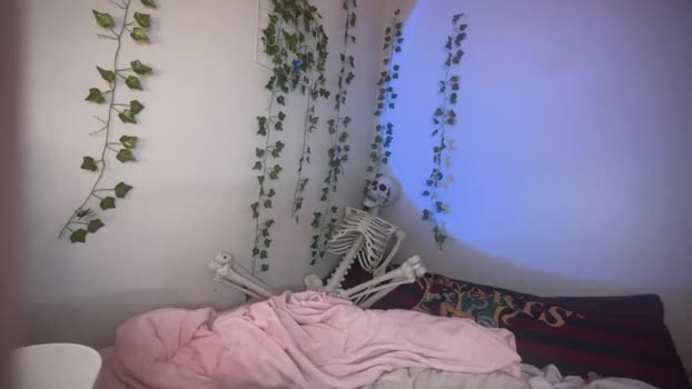 hexivu 25-10-2024 hot Female