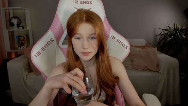 leahsthetics 04-11-2024 sucktits Female
