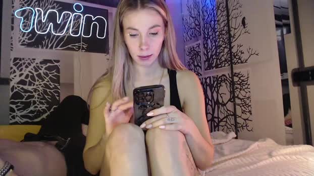 nikki7377 25-11-2024 toy Couple