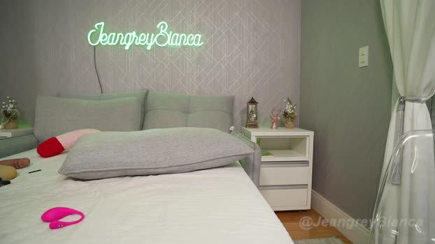 jeangreybianca 06-12-2024 analtoy Female