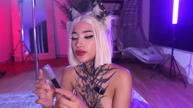 goth_dolll 08-12-2024 kissing Female