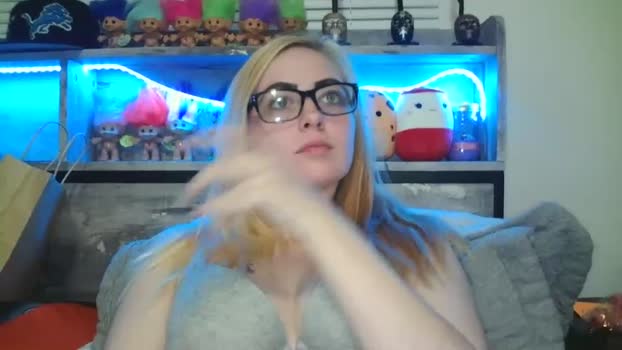 haileyakuma69 08-12-2024 kiss Couple