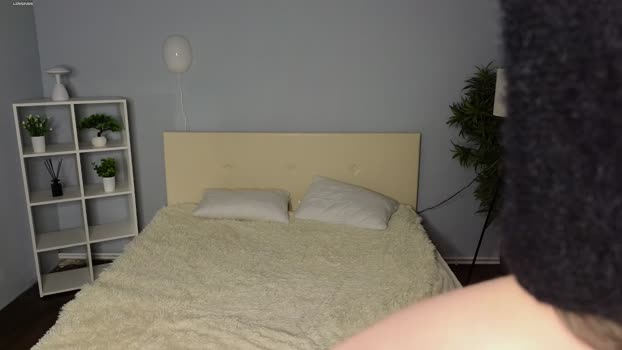 lauratanguy 18-12-2024 hot Female