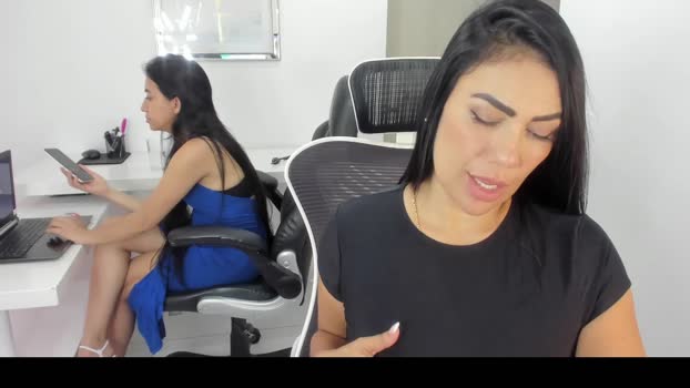 emillybrowm 27-12-2024 kiss Couple