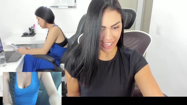 emillybrowm 27-12-2024 kissing Couple