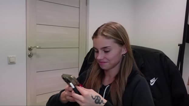abby_laker 02-01-2025 beauty Female
