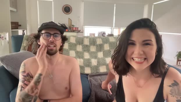 naughty_nomads 04-01-2025 fuckme Couple