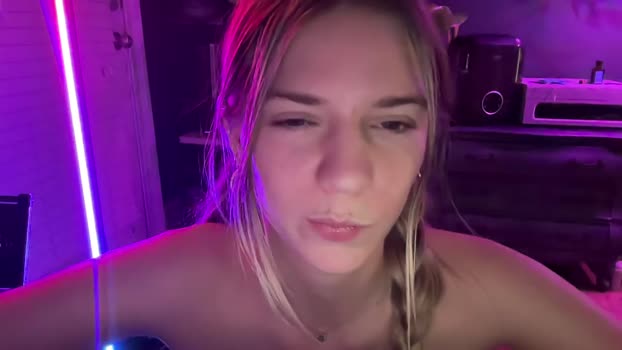 oliviahansleyy 07-01-2025 spanking Female