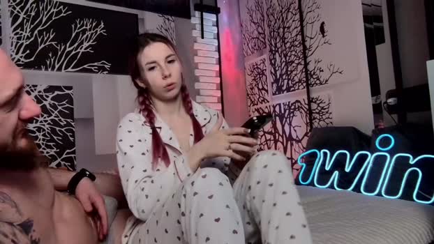 nikki7377 15-02-2025 Show Couple