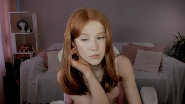 leahsthetics 20-02-2025 Pretty Female