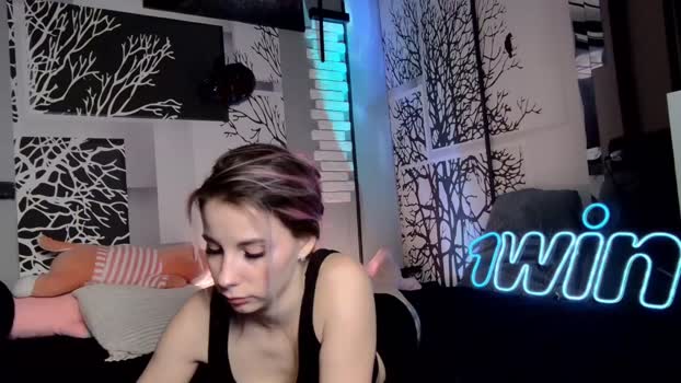 nikki7377 26-02-2025 lick Couple