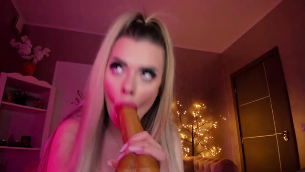 serravondee_ 26-02-2025 kissing Couple
