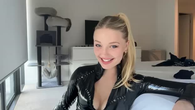 giselleflexible 01-03-2025 sucktits Female
