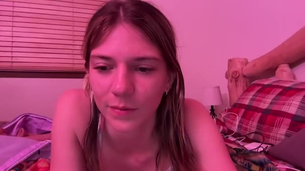 oliviahansleyy 02-03-2025 kissing Female