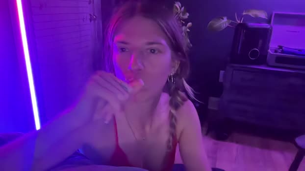 oliviahansleyy 24-03-2025 spanking Female
