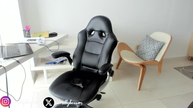emillybrowm 27-03-2025 fuckher Couple