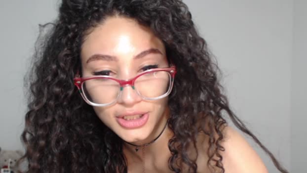 petite_kurly_qt 31-03-2025 kissing Female