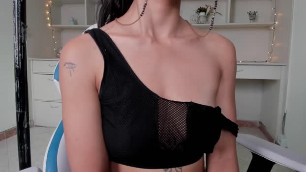 aura_janssen 05-04-2025 spanking Female