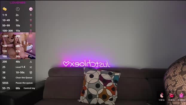justchloex 21-04-2025 kissing Couple