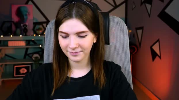 aliceinredsquare