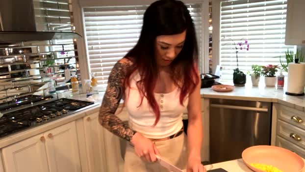 sammyravenwood 05-05-2025 boobs Couple