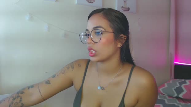 khloe_kiss06