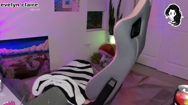 evelynclaire 18-05-2025 spank Female