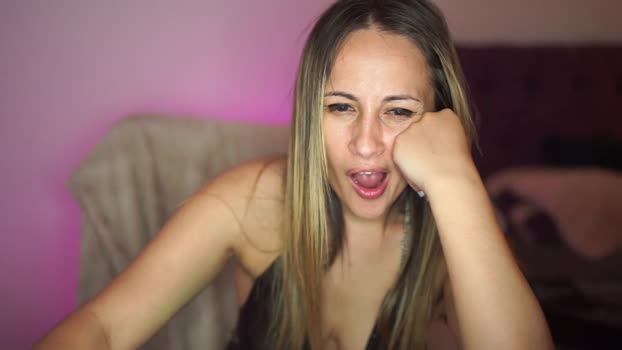 notamericanpie23 06-06-2025 hot Female