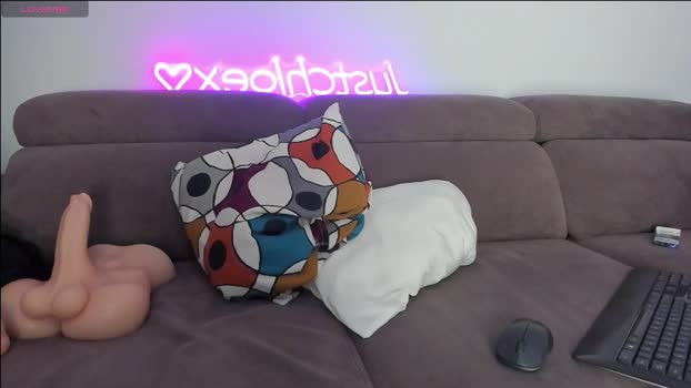 justchloex 28-07-2025 kissing Couple