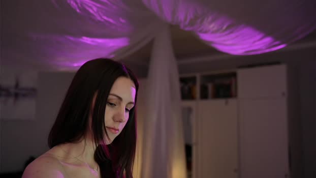 _blackbee_ 04-08-2025 Show Female