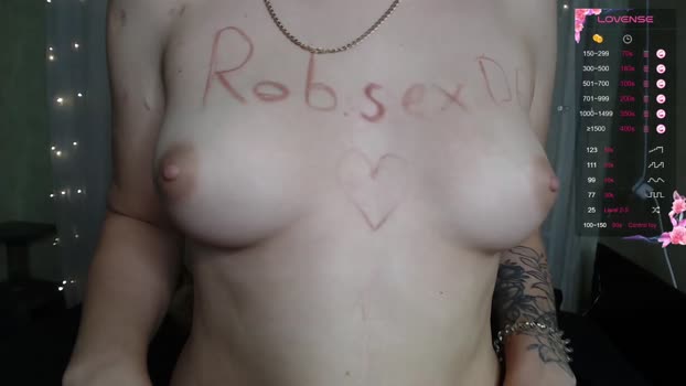 violetwin 17-08-2025 kissing Female