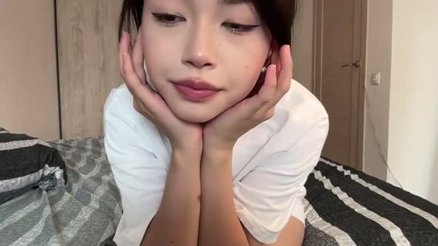 little_sunrice 18-08-2025 Topless Female